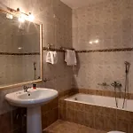 Otel Hlidi 2*